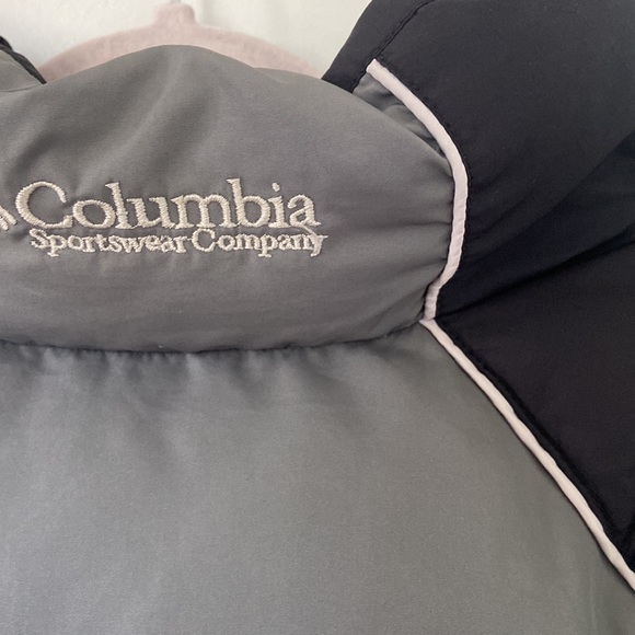 Oversized Columbia grey puffer vest - Picture 3 of 4